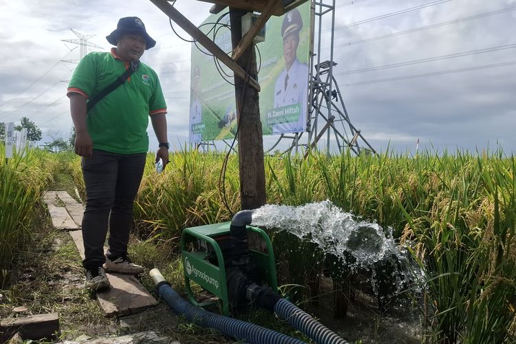 Penggunaan pompa air tenaga surya di Kebumen, Jawa Tengah 