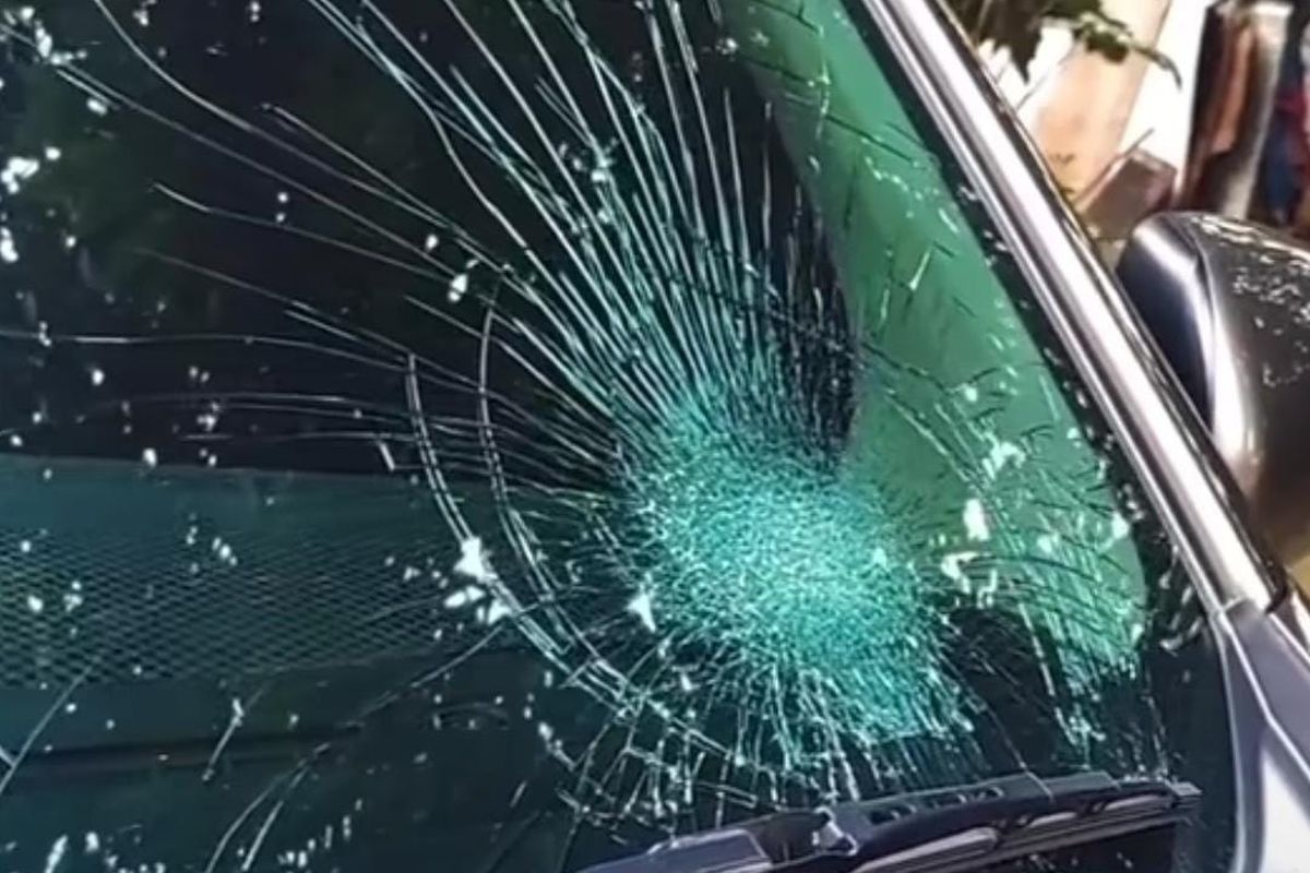 Kaca mobil pecah saat parkir