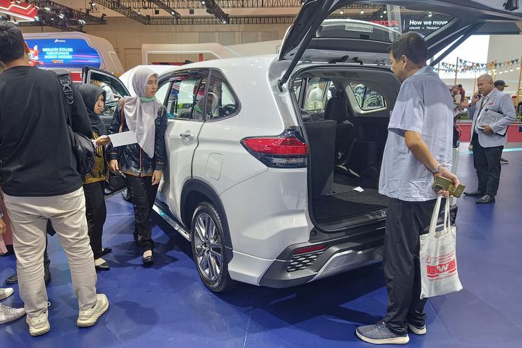 Innova Zenix Hybrid di GIIAS 2024