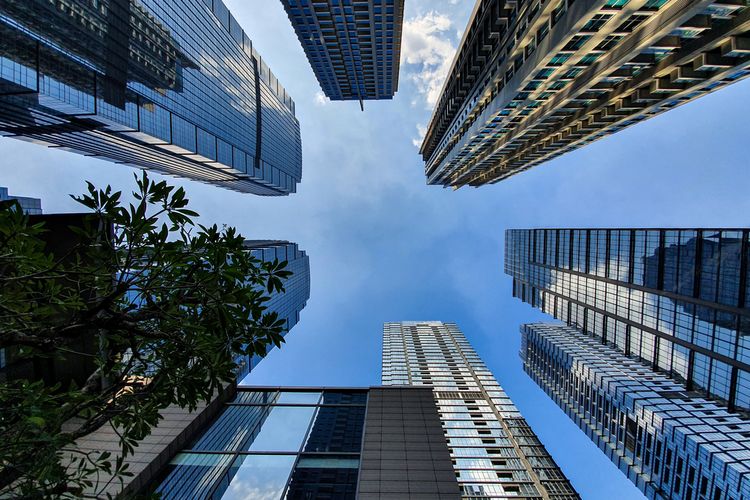 Salah satu gedung pencakar langit di kawasan CBD Sudirman, Jakarta Selatan