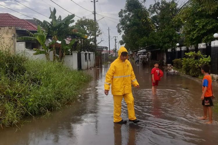 Banjir rob akibat luapan Sungai Martapura juga merendam sejumlah wilayah di Banjar, Kalsel, Selasa (24/5/2022). 