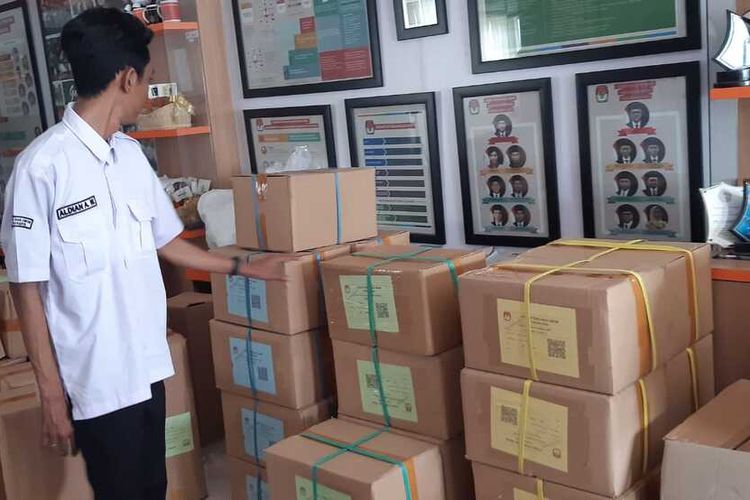 Surat suara penganti Pemilihan Umum (Pemilu) 2024 yang rusak untuk Kota Solo, Jawa Tengah (Jateng), telah tiba, pada Senin (29/1/2024).