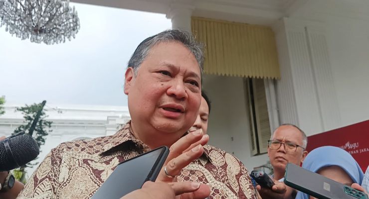 Kelakar Airlangga Saat Ditanya soal Duet Khofifah-Emil pada Pilkada Jatim...