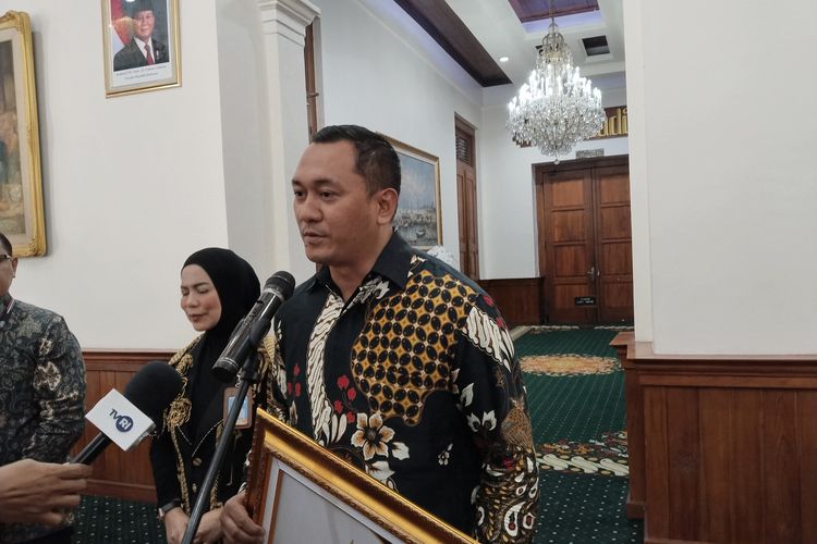 Dari Nyaris Putus Sekolah hingga Raih Masa Depan: Cerita Junior Penerima Beasiswa Pemprov Jatim