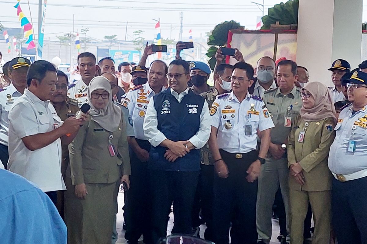 Gubernur DKI Jakarta Anies Baswedan saat meninjau Terminal Penumpang, Pelabuhan Muara Angke, Jakarta Utara, Senin (3/10/2022) sore.