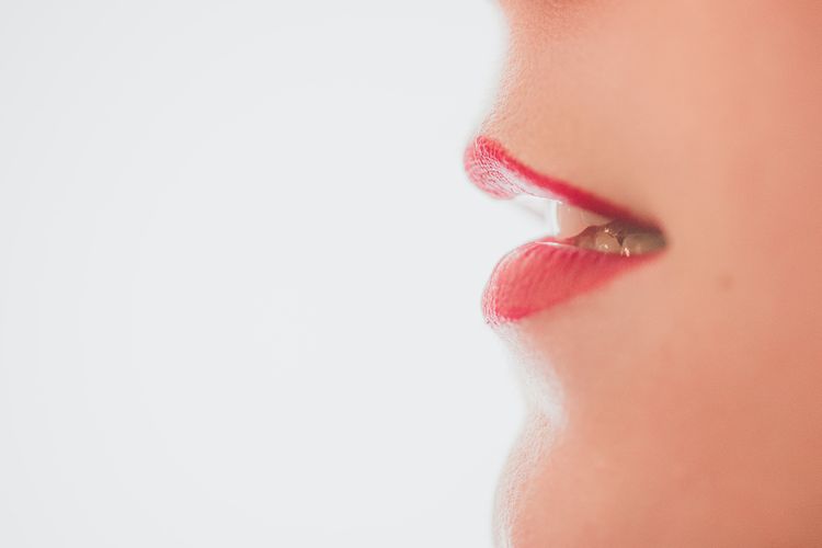 Orang dengan bibir tipis cenderung penyendiri.