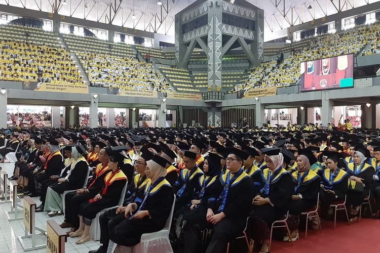 Upacara wisuda untuk Program  Sarjana Paralel, Ekstensi, dan Pendidikan Vokasi semester genap tahun akademik 2018/2019 pada Jumat (30/8/2019) di Balairung UI Kampus Depok. 