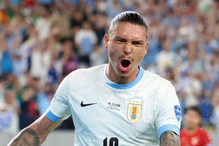 Penyerang Uruguay, Darwin Nunez, berselebrasi seusai mengemas gol dalam laga fase Grup C Copa America 2024 antara Uruguay vs Bolivia pada 27 Juni 2024.