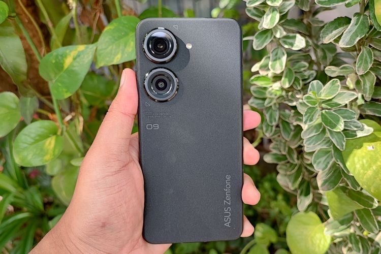 Foto : VIDEO: Review Asus Zenfone 9 Indonesia, Bodi Kecil Tenaga Besar