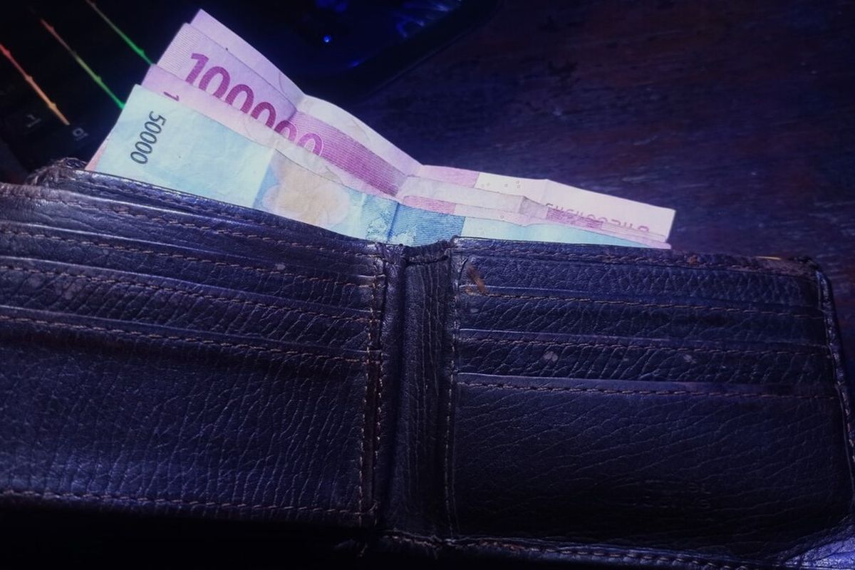 Pemerintah Kabupaten Ponorogo, Jawa Timur, usulkan kenaikan upah minimum kabupaten (UMK) tahun 2025 sebesar 6,5 persen dari UMK 2024. Kenaikan 6,5 persen berarti Rp 145.295 sehingga UMK 2025 sebesar Rp 2.380.606 dari Rp 2.235.311 pada 2024.