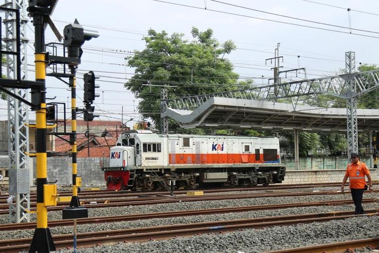 Kereta api di stasiun. 