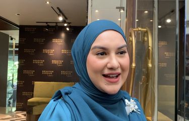 Artis peran Irish Bella bicara soal kehidupannya setelah memiliki dua anak saat ditemui di kawasan Senayan, Jakarta Pusat, Selasa (24/1/2023). 