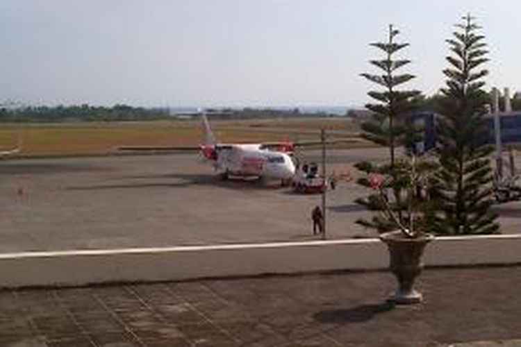 Pesawat Wings Air tujuan Ambon-Langgur Maluku Tenggara diteror bom dan tampak masih berada di bandara internasional Pattimura AMbon, Rabu (2/12/2015)