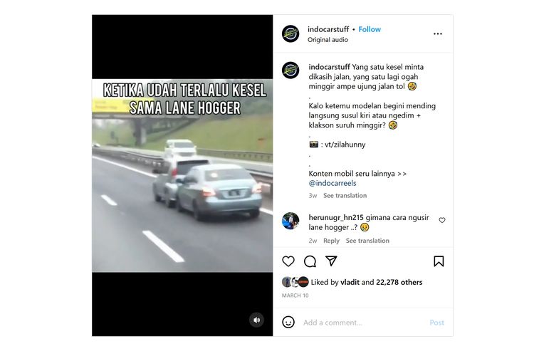 Video viral di media sosial dua unit mobil saling tempel di jalan tol.
