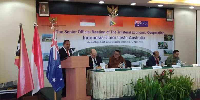 Gubernur NTT Frans Lebu Raya membuka kegiatan The Senior Official Meeting of The Trilateral Economic Cooperation Indonesia-Timor Leste-Australia, di Labuan Bajo, Kabupaten Manggarai Barat, NTT, Kamis (12/4/2018).