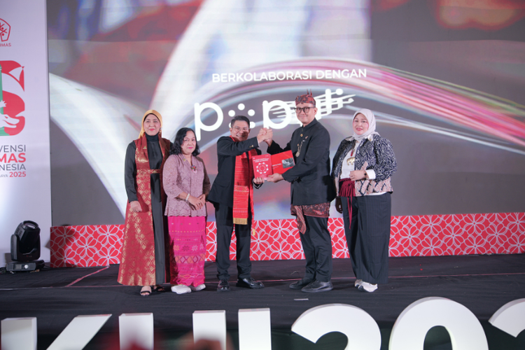 Perhumas berkolaborasi dengan Populix meluncurkan PERHUMAS Indicators 2025 yang diresmikan dalam Konvensi Humas Indonesia (KHI) 2025 di Surabaya, Sabtu (13/12/2025). 