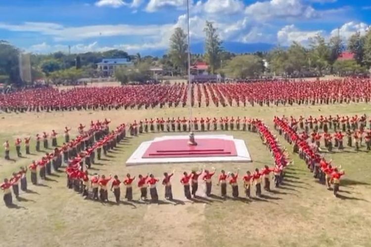 2.025 Pelajar di Sikka Menari Hegong dan Gawi Rayakan Hardiknas