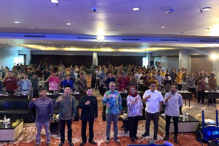 Kegiatan Forum Kerukunan Umat Beragama Pemilu Damai 2024 dengan tema Perbedaan Pilihan Sementara, Persaudaraan Selamanya di Cirebon, Jawa Barat, Jumat (23/2/2024).
