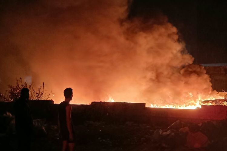 Alang-alang di Penjaringan Jakut Terbakar Imbas Warga Bakar Sampah