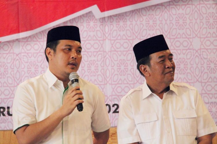 Bakal Calon Wali Kota Banjarbaru, Aditya Mufti Ariffin (memegang mic), Senin (15/6/2020) mengumumkan pengunduran dirinya dari kontestasi Pilkada Banjarbaru karena alasan kemanusiaan.