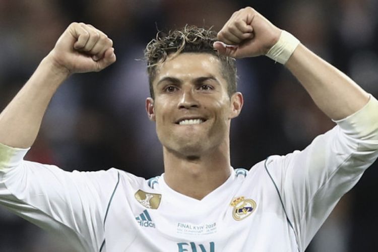 Megabintang Real Madrid, Cristiano Ronaldo, merayakan kemenangan timnya atas Liverpool FC dalam laga final Liga Champions di Stadion NSC Olimpiyskiy, Kiev, Ukraina pada 26 Mei 2018.
