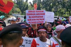 Protes Penutupan Terminal Tipe B, PKL hingga Sopir Bus Demo di Balai Kota 