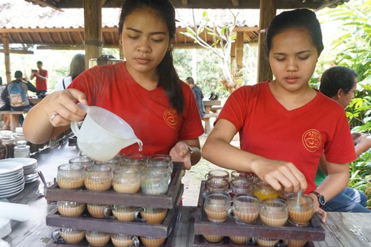 Satria Agrowisata di Jalan Raya Kintamani, Tampaksiring, Kabupaten Gianyar, Bali, Kamis (6/9/2018). Di sini wisatawan dapat menemukan tempat ngopi sekaligus belajar seluk beluk kopi.  