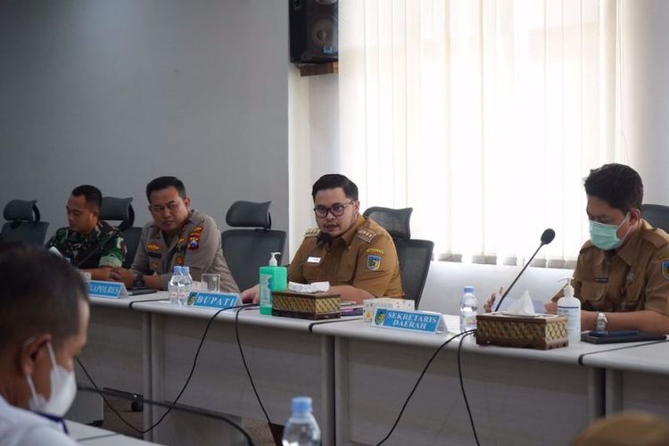 rapat koordinasi tim pengendalian inflasi daerah di Kantor Pemkab Kediri, Senin (5/9/2022) 

