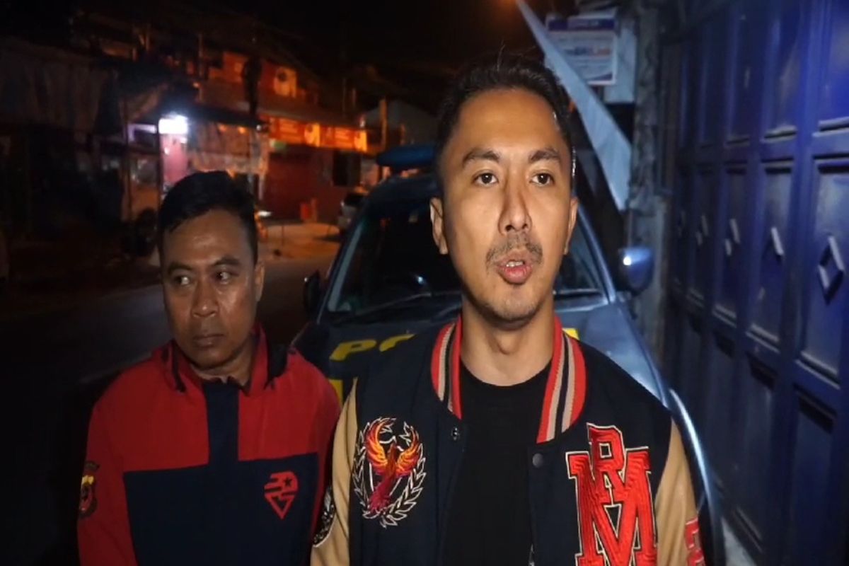 Kasatreskrim Polresta Bandung Kompol Luthfi Olot Gigantara saat diwawancarai soal akis penganiayaan hingga korban tewas di sebuah mini market di Kecamatan Cimaung, Kabupaten Bandung, Jawa Barat, Senin (17/3/2025)