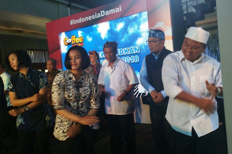 Kepala Polda Jawa Barat Irjen Pol Agung Budi Maryoto menggelar silahturahim dan coffee morning bersama empat pasangan calon gubernur dan wakil gubernur Jawa Barat di Restoran Atmosphere, Jalan Lengkong Besar, Kota Bandung, Selasa (10/4/2018).