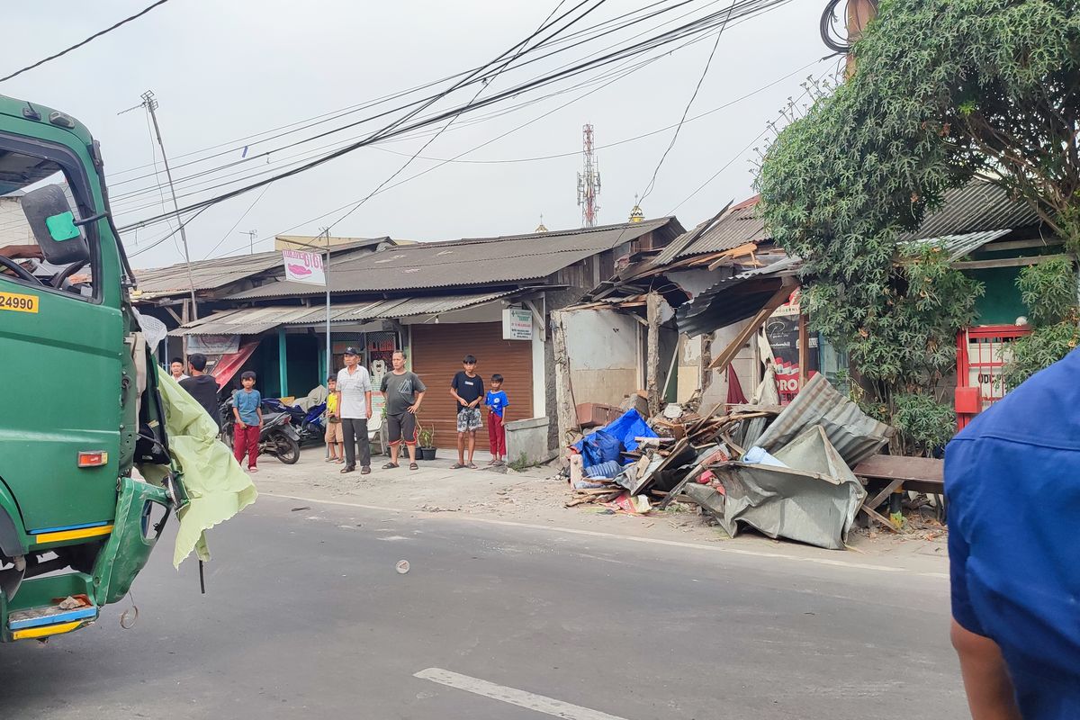 Truk Kontainer Tabrak Rumah di Cakung, Tak Ada Korban Jiwa