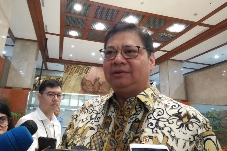 Ketua Umum Partai Golkar, Airlangga Hartarto di Kompleks Parlemen, Senayan, Jakarta, Senin, (15/7/2019)