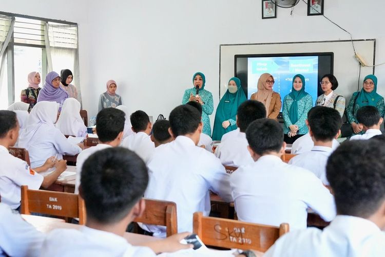 Talkshow di SMAN 9 Gowa, Ketum TP PKK Dorong Siswa Kembangkan Bakat dan Potensi Diri