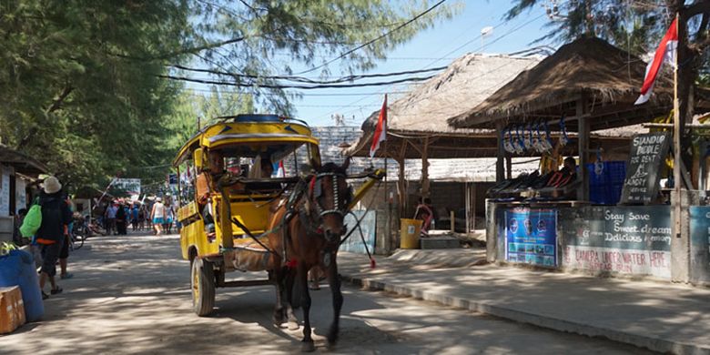 Cidomo, angkutan tradisional satu-satunya yang beroperasi di Gili Trawangan, Lombok, Nusa Tenggara Barat, Jumat (25/8/2016). 