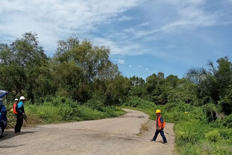 Pengukuran objek sengketa antara PT Bone Raya dengan Pemkab Nunukan. Dituding wanprestasi atas pembayaran proyek pembangunan jalan Tanjung Batu sepanjang 2 km, kontraktor layangkan gugatan Rp 50 miliar