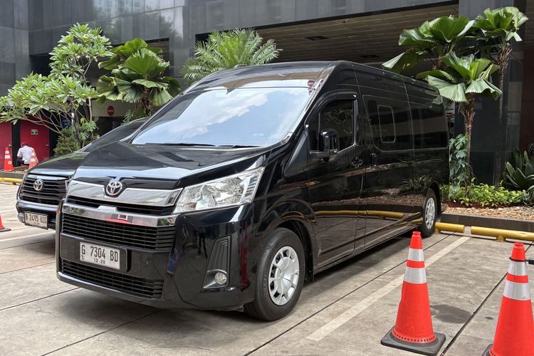 Penampakan Hiace Hitam Bupati Pemalang yang Dipakai Saat OTT, Kini Terparkir di KPK