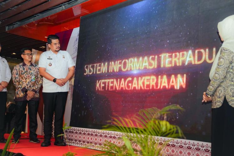 Wali Kota (Walkot) Medan Bobby Nasution meluncurkan aplikasi Sistem Informasi Terpadu Ketenagakerjaan (Siduta) di Hotel Grand Mercure Medan, Rabu (30/11/2022).