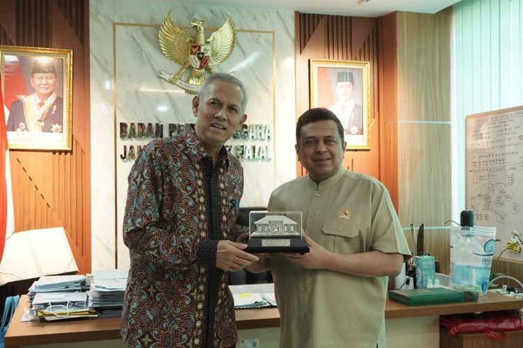 Kepala Badan Penyelenggara Jaminan Produk Halal (BPJPH) Ahmad Haikal Hasan menerima kunjungan Ketua Dewan Komisioner Lembaga Penjamin Simpanan (LPS) Anggito Abimanyu. 
