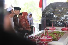 Kunjungi Makam Bung Karno dan Tokoh Ulama, Risma-Gus Hans Disambut Hangat Warga