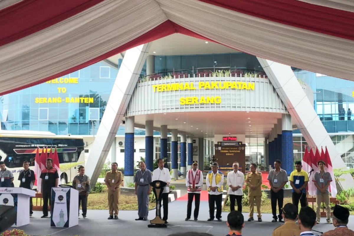 Presiden Joko Widodo saat meresmikan Terminal Pakupatan, Serang Banten. Senin (8/1/2024).