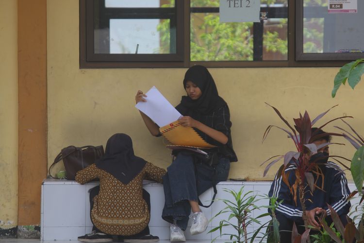 Cerita Surya dan Hanifah, Pasutri Sidoarjo Tempuh Jarak 21 Km Demi Cari Kerja di Job Fair Mojokerto