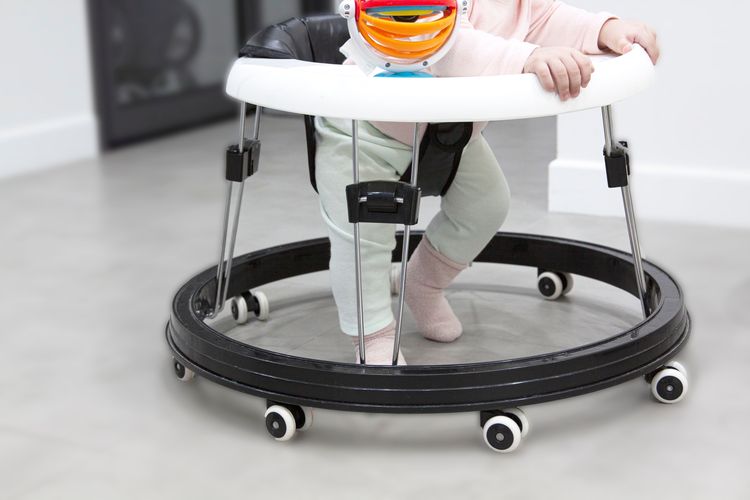 Kebiasaan yang Berdampak ke Pertumbuhan Tulang Anak, Ada Baby Walker