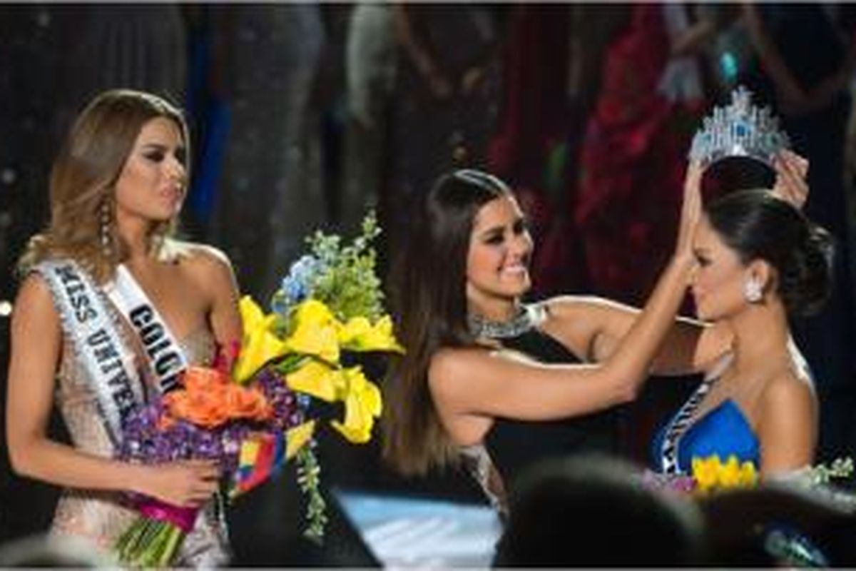 Mahkota Miss Universe 2015 berganti kepala pemenang, dari Miss Colombia ke Miss Phillipine. 