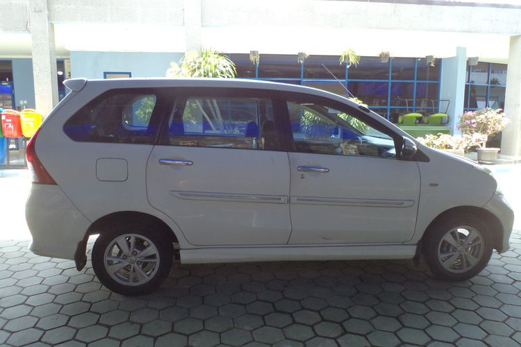 Foto kondisi eksterior salah satu unit Toyota Veloz yang akan dilelang KPKNL Bogor