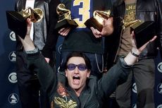 Bono Vokalis U2 Sempat Malu karena Suaranya di Beberapa Lagu Awal Band