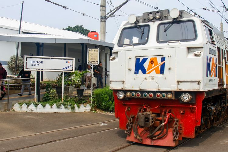 Ilustrasi kereta. Lowongan kerja KAI Properti 2025. Loker KAI Properti 2025. Lowongan KAI Properti 2025.