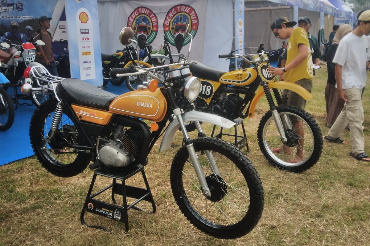 Ada yang menarik di Shell bLU cRU Yamaha Enduro Challenge 2024, Seri 1. Selain balapan ada kompetisi modifikasi motor trail off road Yamaha DT-Series.