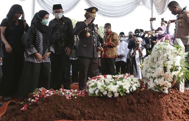 BERITA FOTO: Penghormatan Terakhir Kapolri Listyo Sigit untuk ...
