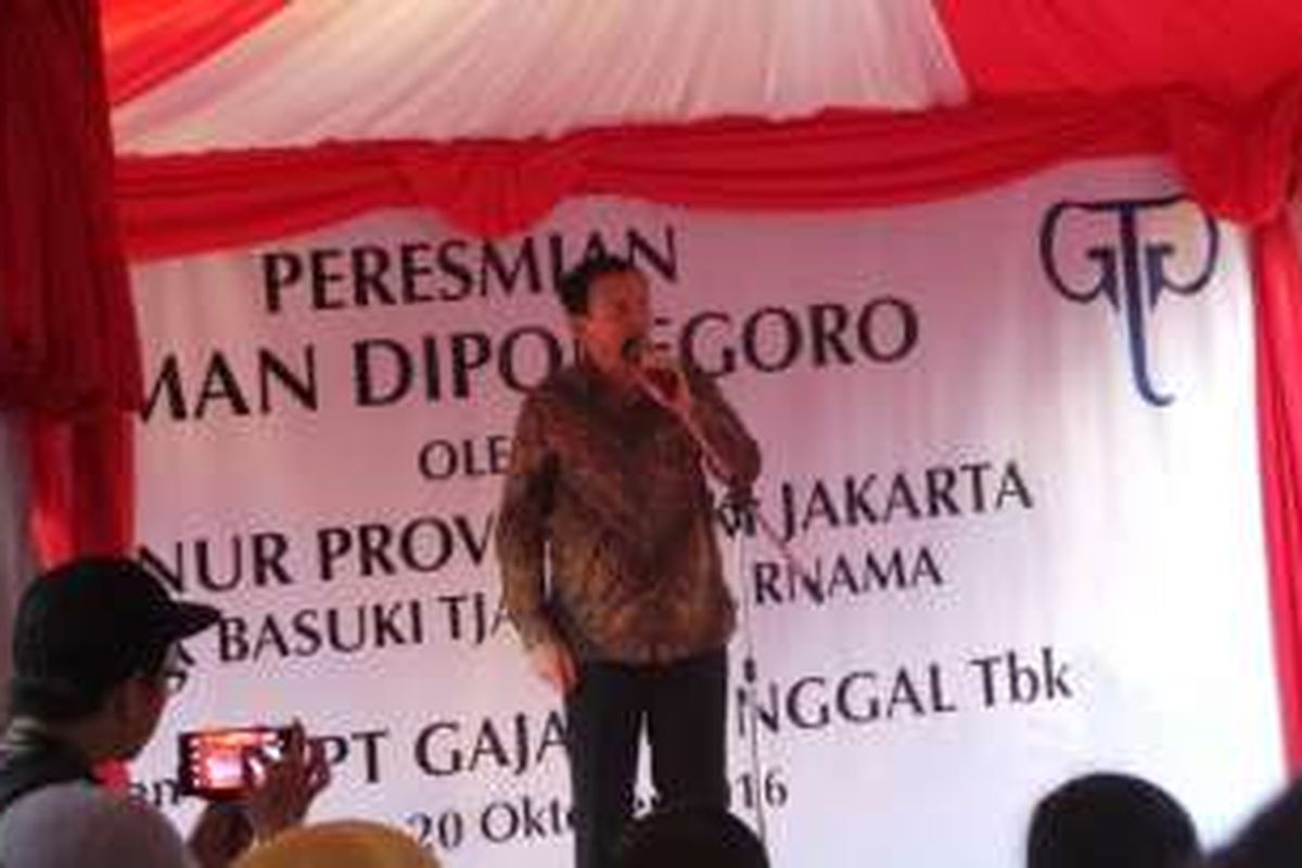 Gubernur DKI Jakarta, Basuki Tjahaja Purnama, meresmikan Taman Diponegoro, Jakarta Pusat, Kamis (20/10/2016).