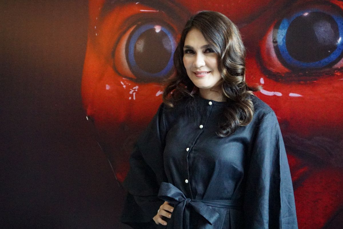 Artis peran Luna Maya saat ditemui di jumpa pers film Sabrina di kawasan Wahid Hasyim, Menteng, Jakarta Pusat, Senin (2/4/2018).